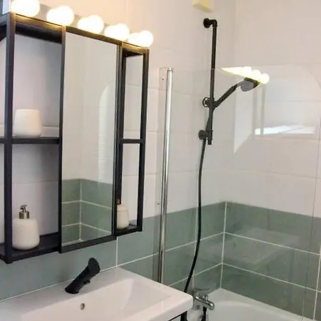 Le Rosa Bonheur Apartment *